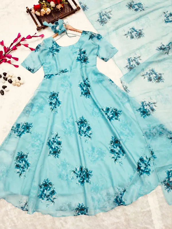Anarkali_set_with__self_floral_dupatta.