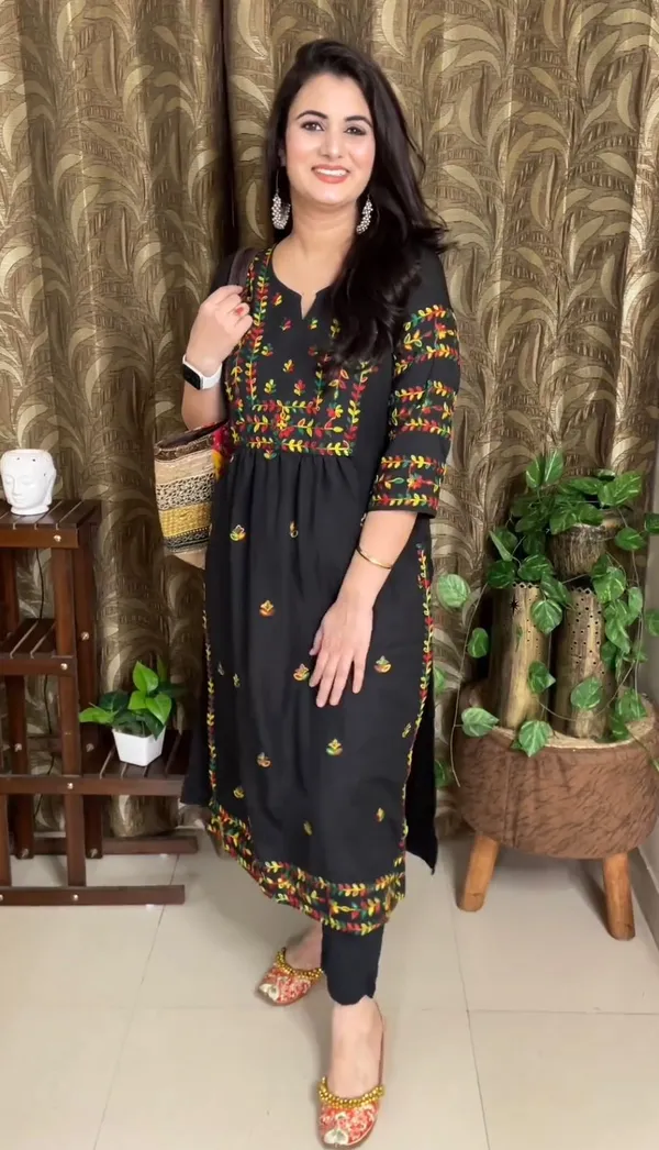 Beautiful_Kurta_2_piece_Set__With_A_Embroidery