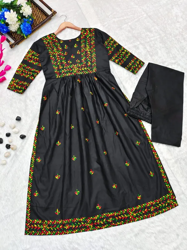 Beautiful_Kurta_2_piece_Set__With_A_Embroidery