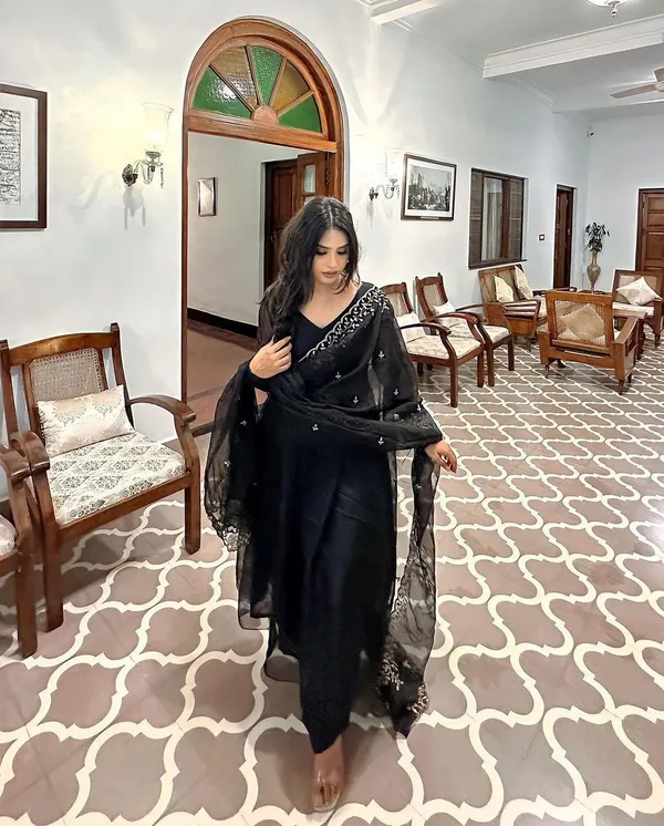 Black_Georgette_Gown_With_Dupatta