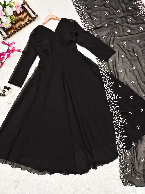 Black_Georgette_Gown_With_Dupatta