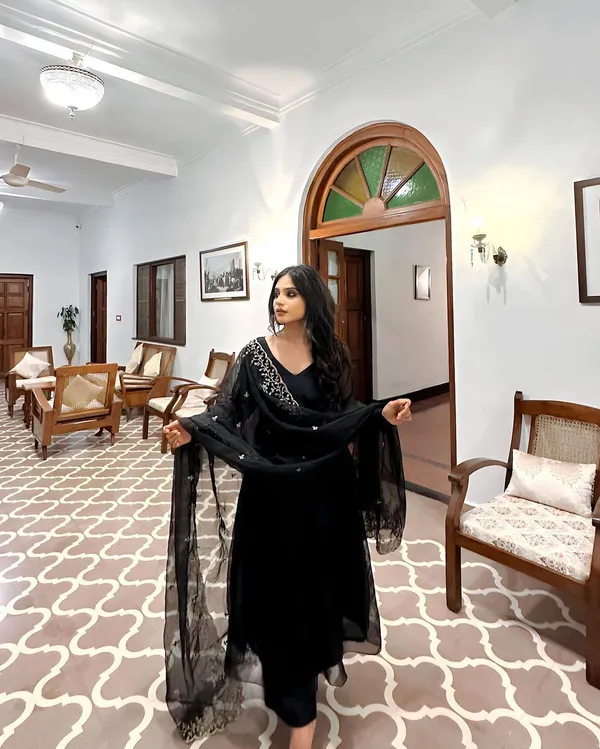 Black_Georgette_Gown_With_Dupatta