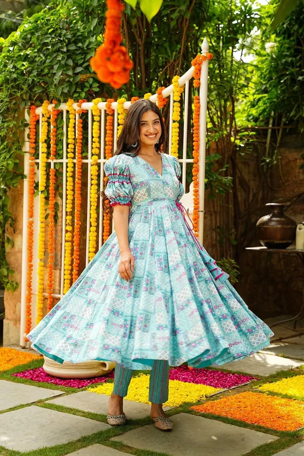 Blue_Muslin_Maxi_Gown_With_Dupattas