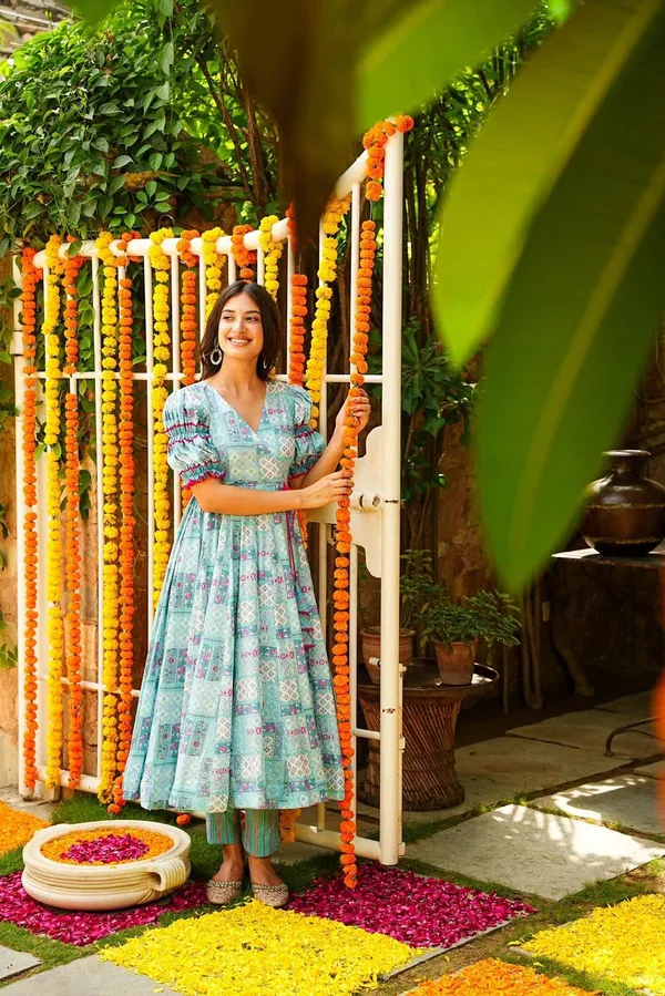 Blue_Muslin_Maxi_Gown_With_Dupattas