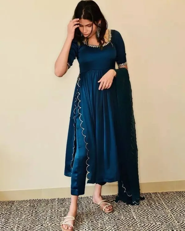 Chiffon_Nyra_Cut_Dress_3_Pis_Set