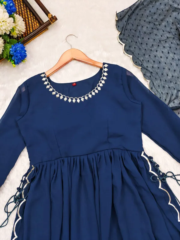 Chiffon_Nyra_Cut_Dress_3_Pis_Set