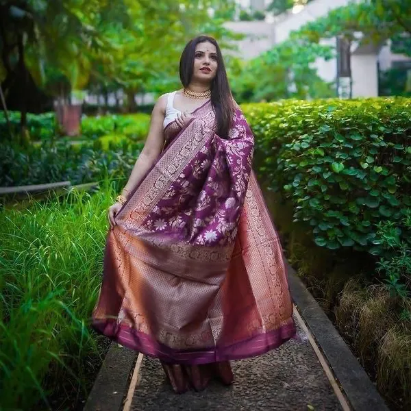 Shubh_Lichi_Slik_Banarasi_Saree