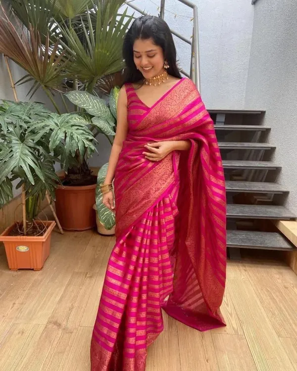 Women's_Kanjivaram_Soft_Lichi_Silk_Saree_With_Blouse_Piece