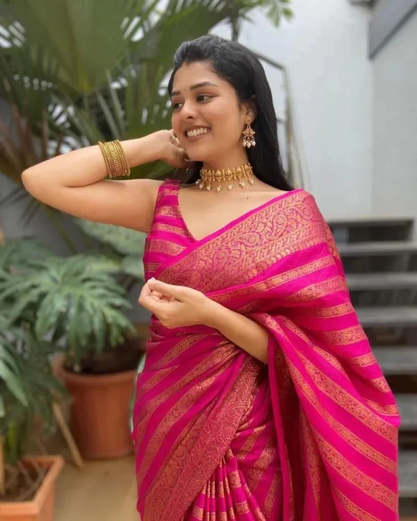 Women's_Kanjivaram_Soft_Lichi_Silk_Saree_With_Blouse_Piece