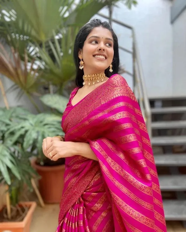 Women's_Kanjivaram_Soft_Lichi_Silk_Saree_With_Blouse_Piece