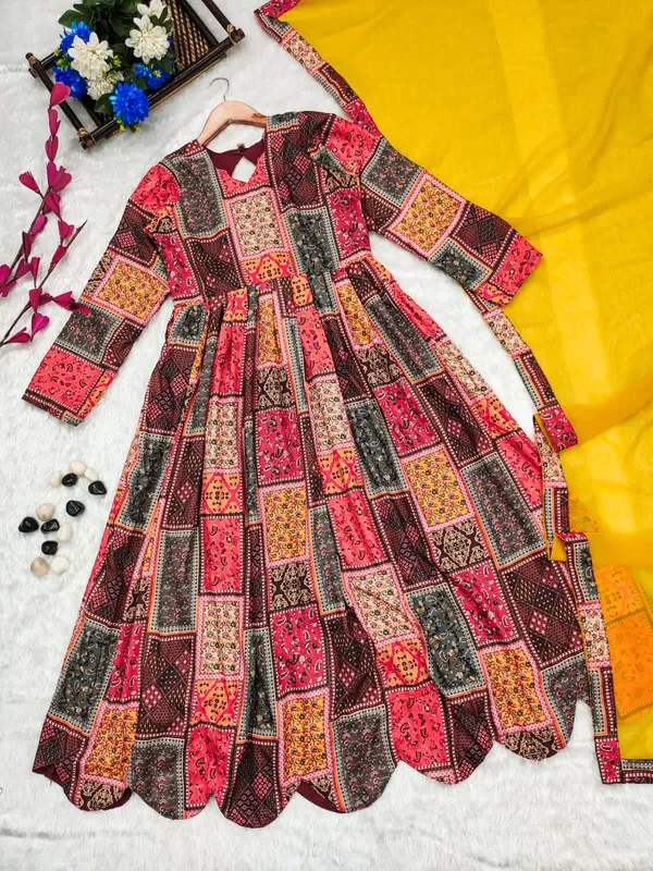 Designed_Muslin_Gown_With_Dupatta
