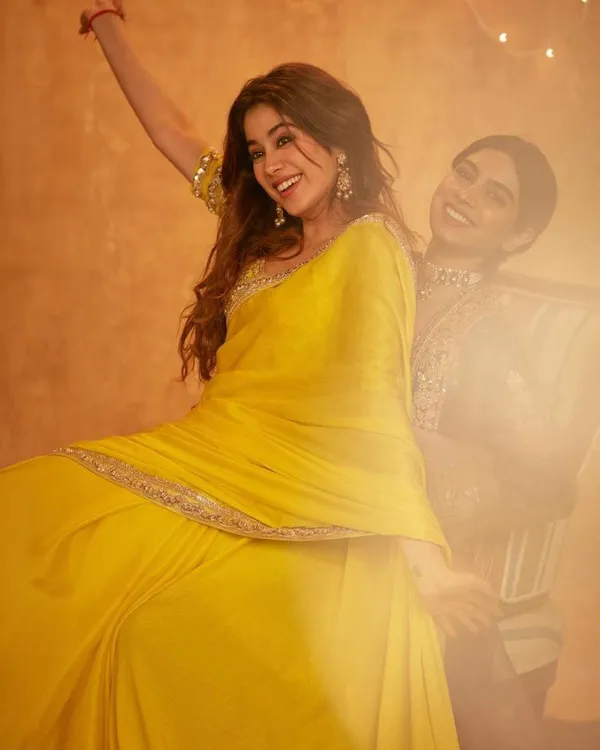 Designer_Manish_Malhotra_Made_Yellow_Color_Pure_Chiffon_Silk_Saree
