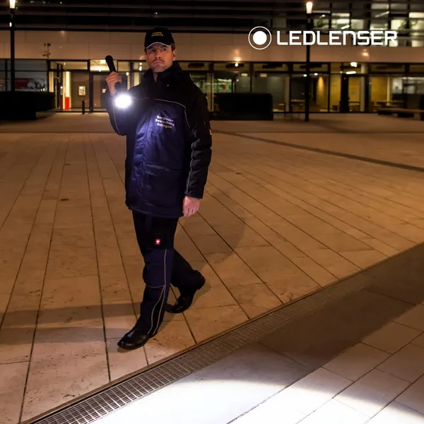 Ledlenser_-_X21R_Rechargeable_Handheld_Xtreme_Flashlights
