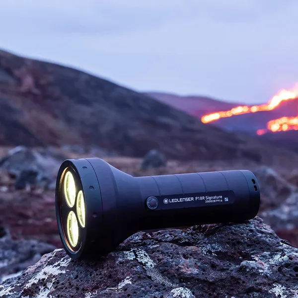 Ledllenser_Ledlenser_P18R_Signature_Handheld_Flashlights_|_Led_Configuration_-_Xtreme_Led_|_Luminosity_-_Max_2600_Lm_-_Min_30_Lm_|_Lighting_Range_-_Max_420_M_-_Min_50_M_|_Rechargeable_-_Yes_|_Outdoor
