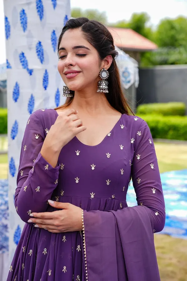 Lavender_Emb_Gown_With_Dupattas