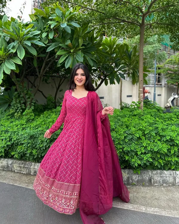 The_Maharani_Gown_With_Dupatta
