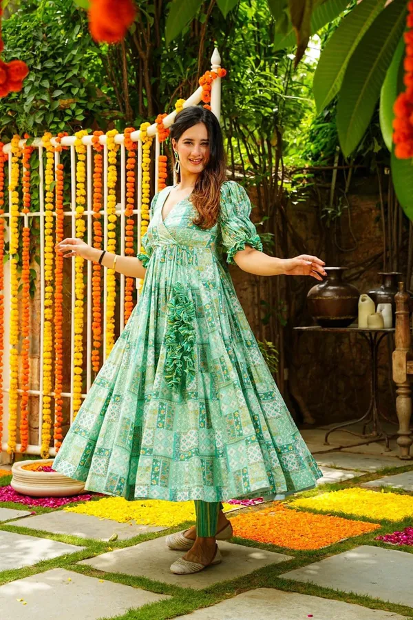 Mint_Muslin_Maxi_Gown_With_Dupattas
