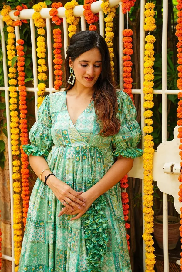 Mint_Muslin_Maxi_Gown_With_Dupattas