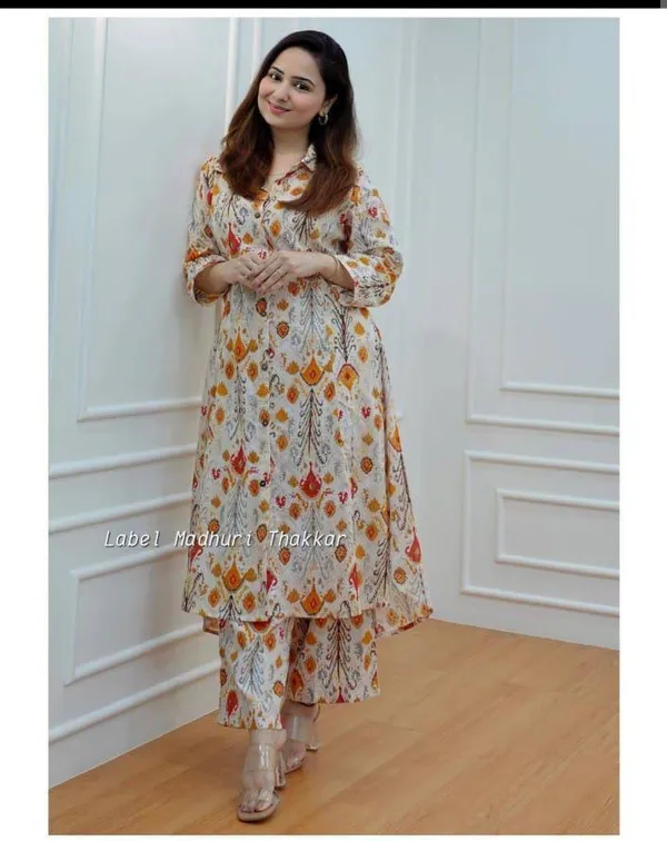 Poly_Reyon_Fabrics_With_Digtal_Printing_Soft_Fabrics_With_Pent_And_Buttun