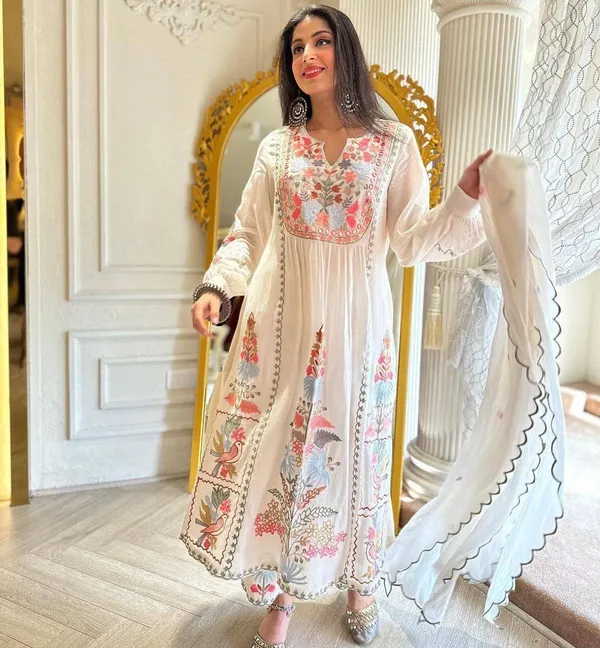 Women_Georgette_Anarkali_Pant_Dupatta_Set