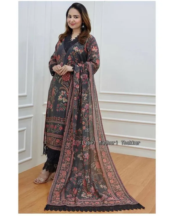 Featuring_Ivory_Indian_Suit_which_is_beautifully_decorated_with_digital_prints