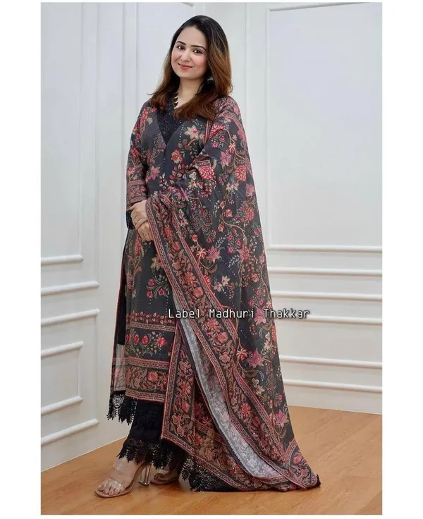 Featuring_Ivory_Indian_Suit_which_is_beautifully_decorated_with_digital_prints