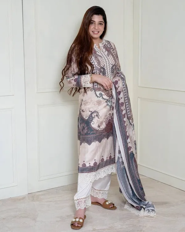 Featuring_Ivory_Indian_Suit_which_is_beautifully_decorated_with_digital_prints