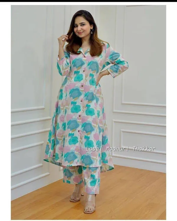 Poly_Reyon_Fabrics_With_Digtal_Printing_Soft_Fabrics_With_Pent_And_Buttun