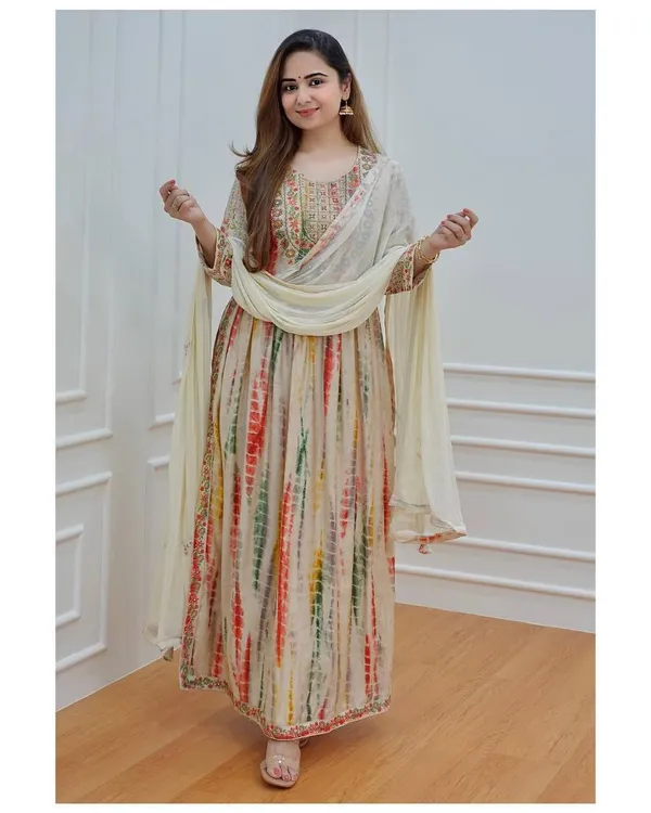 Beautiful_Handmade_Kalamkari_work_Kurti_pant_with_Dupatta_set
