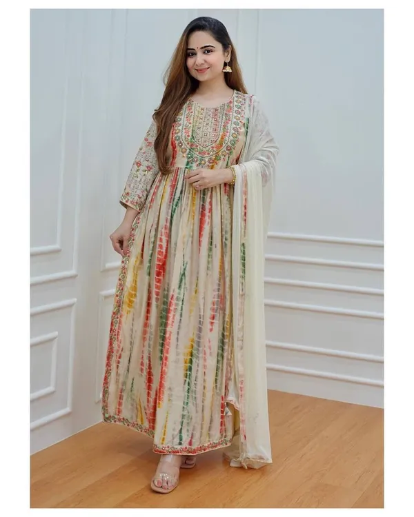 Beautiful_Handmade_Kalamkari_work_Kurti_pant_with_Dupatta_set