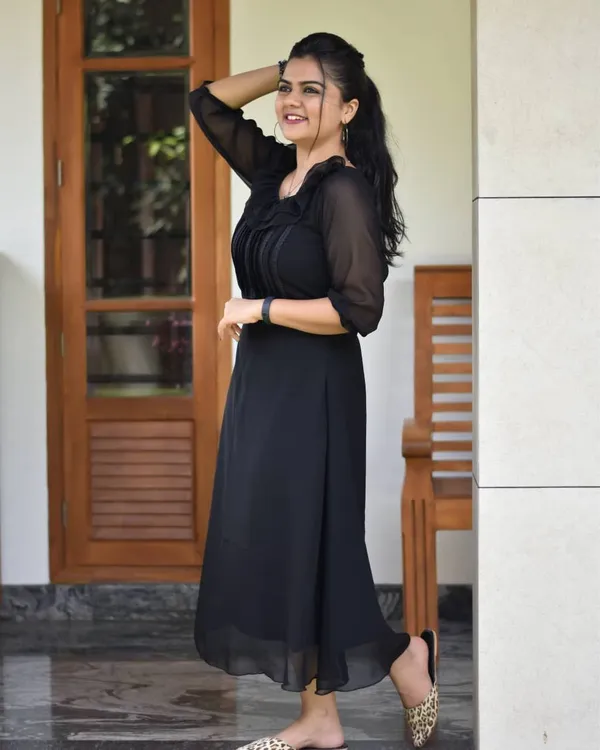 Women_Gown_Black_Dress