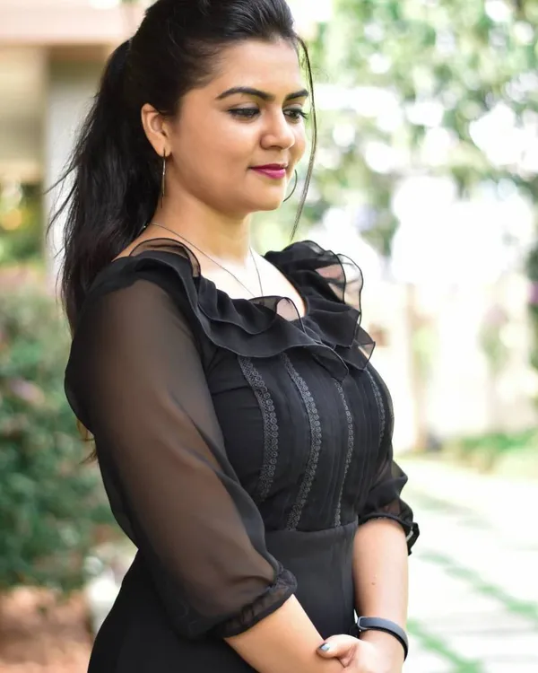 Women_Gown_Black_Dress