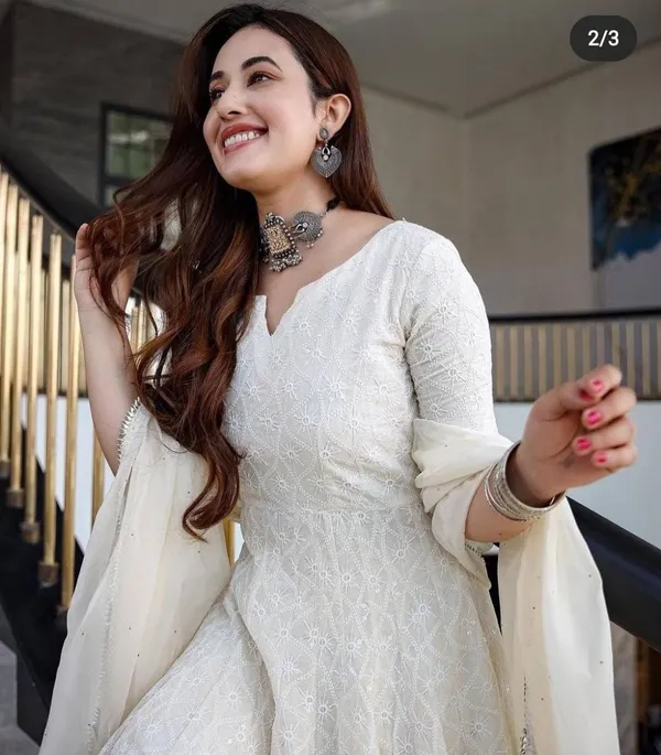 The_Beautiful_White_Dress