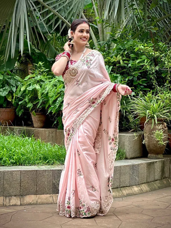 Beautiful_Pink_Saree_With_Designer_Blouse_Indian_Wedding_Saree