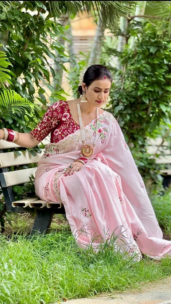 Beautiful_Pink_Saree_With_Designer_Blouse_Indian_Wedding_Saree