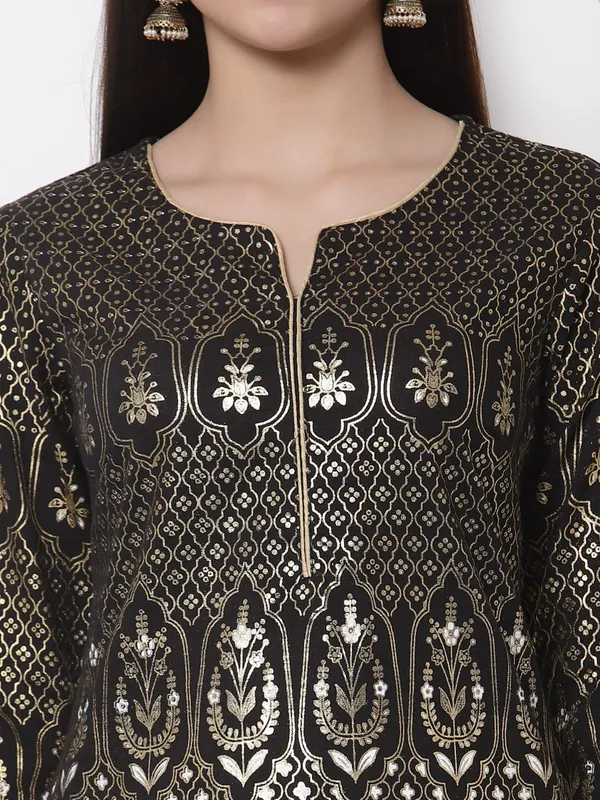 Black_Kurti_For_Women_Readymade_Straight_Salwar_Suit_Cotton_Slub_A-Line_Kurta_Only__Solid_Printed_Metallic_Foil_Kurta_1_Pcs