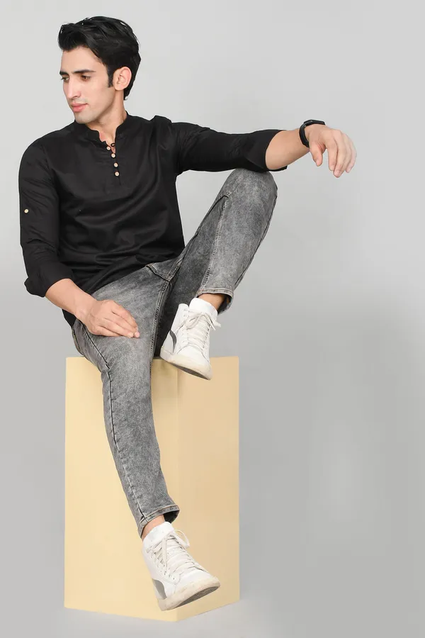 Men_Solid_Straight_Kurta_(Black)