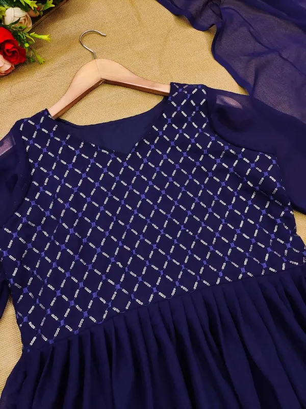 Wear_This_Georgotte_Gown_And_Duppata