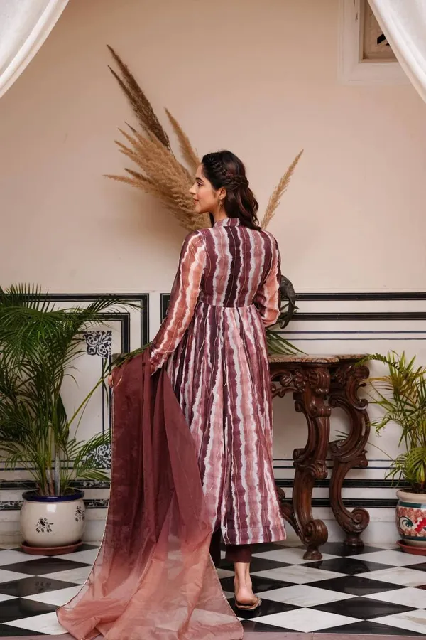Mesmerizing_Brown_Gown_With_Dupatta