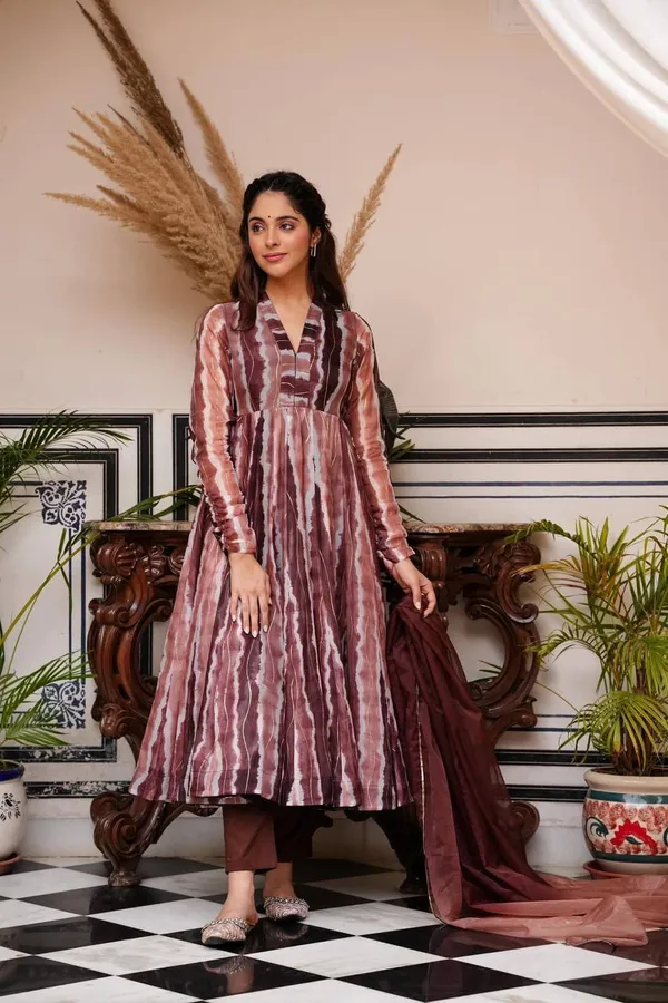 Mesmerizing_Brown_Gown_With_Dupatta