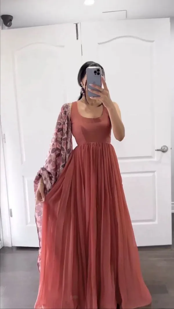 Georgette_Anarkali_Gown_With_kalamkari_Dupptta