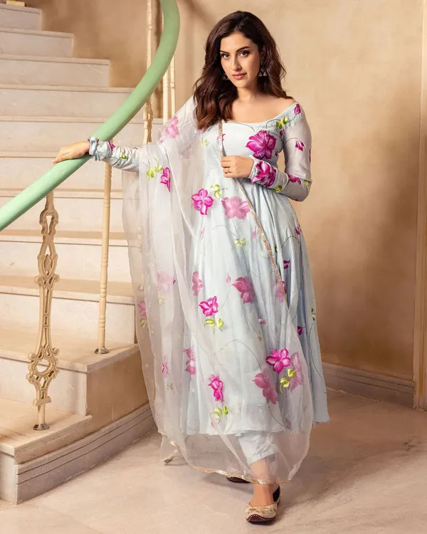 Organza_Gown_With_Monochrome_Dupatta