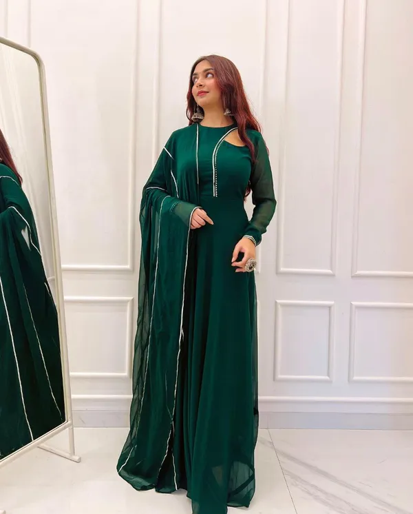 Look_flawless_in_our_Bottle_Green_Hook__Anarkali