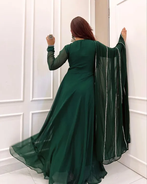 Look_flawless_in_our_Bottle_Green_Hook__Anarkali