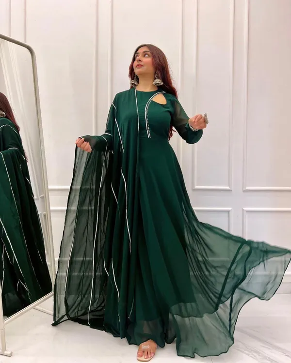 Look_flawless_in_our_Bottle_Green_Hook__Anarkali