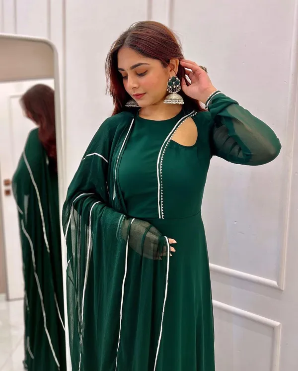 Look_flawless_in_our_Bottle_Green_Hook__Anarkali