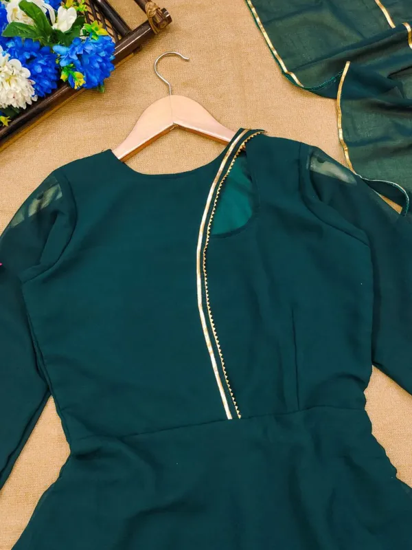 Look_flawless_in_our_Bottle_Green_Hook__Anarkali