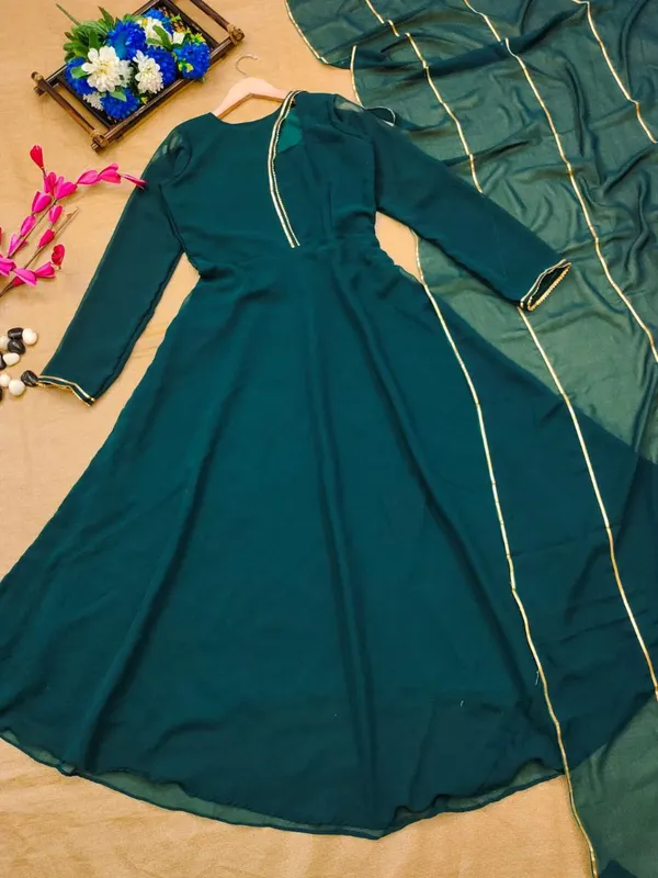 Look_flawless_in_our_Bottle_Green_Hook__Anarkali