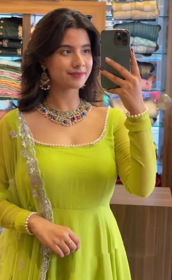 Organza_Women_Kurta_And_Dupatta_set_(Parrot_Green)