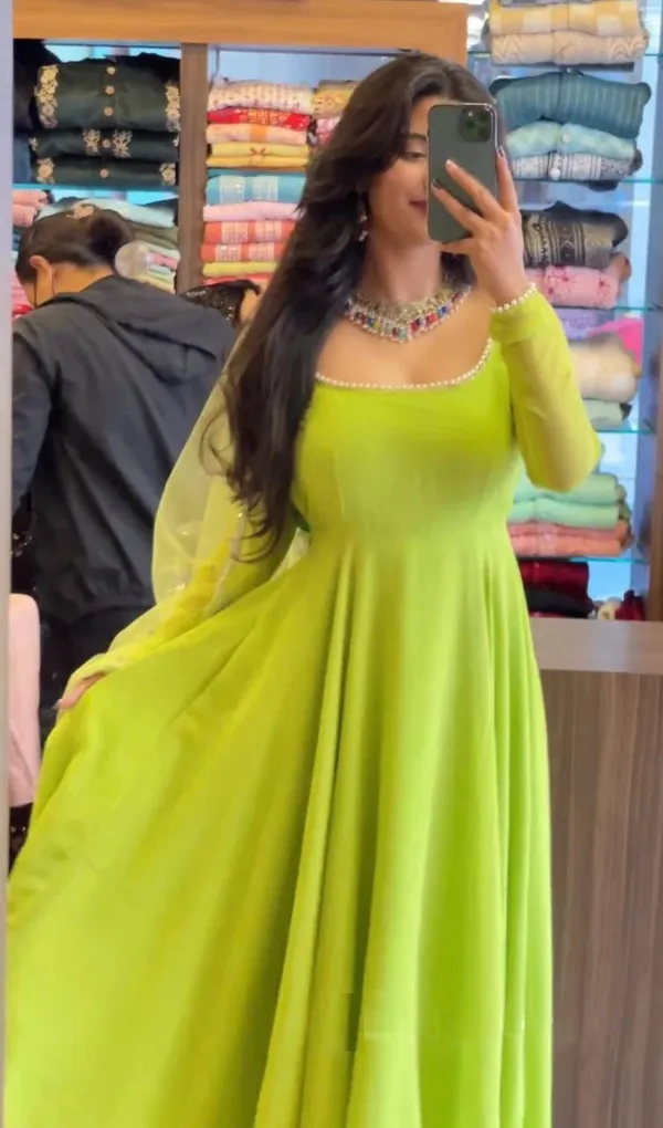Organza_Women_Kurta_And_Dupatta_set_(Parrot_Green)